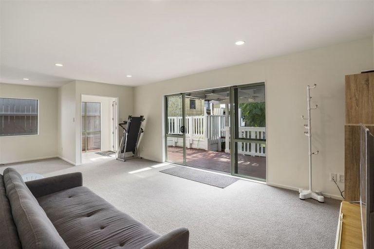 Photo of property in 2/23 Ludlow Terrace, Totara Vale, Auckland, 0627