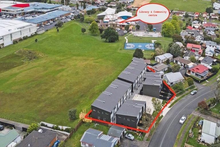 Photo of property in 2/17 Barneys Farm Road, Clendon Park, Auckland, 2103