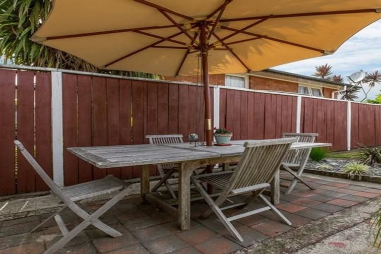 Photo of property in 1 Alf Walker Place, Papakura, 2110