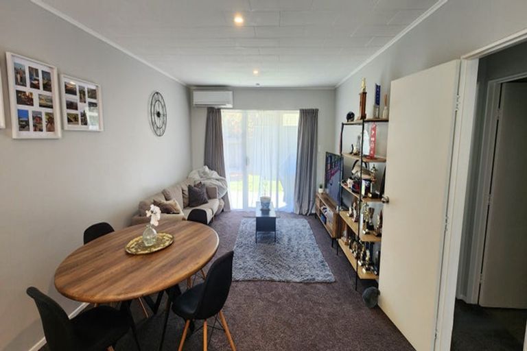 Photo of property in 2/80 Airlie Road, Plimmerton, Porirua, 5026