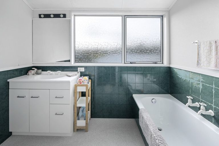 Photo of property in 4 Aotea Crescent, Gore, 9710