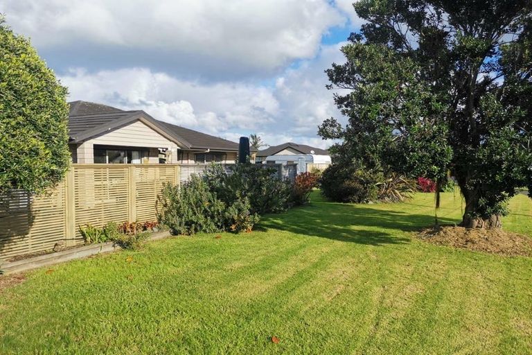 Photo of property in 5 Kowi Lakes Drive, One Tree Point, 0118