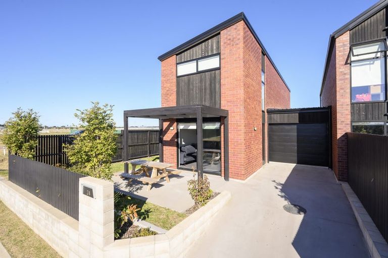 Photo of property in 24 Atutahi Lane, Papamoa, 3118