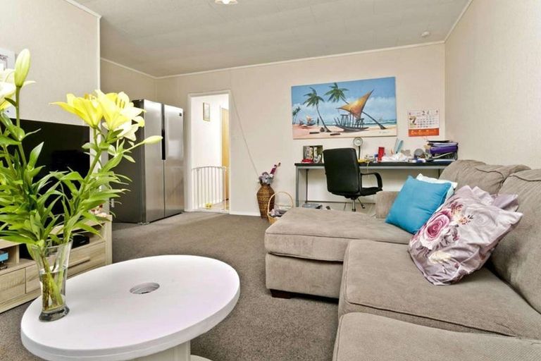 Photo of property in 37 Meadowood Drive, Unsworth Heights, Auckland, 0632