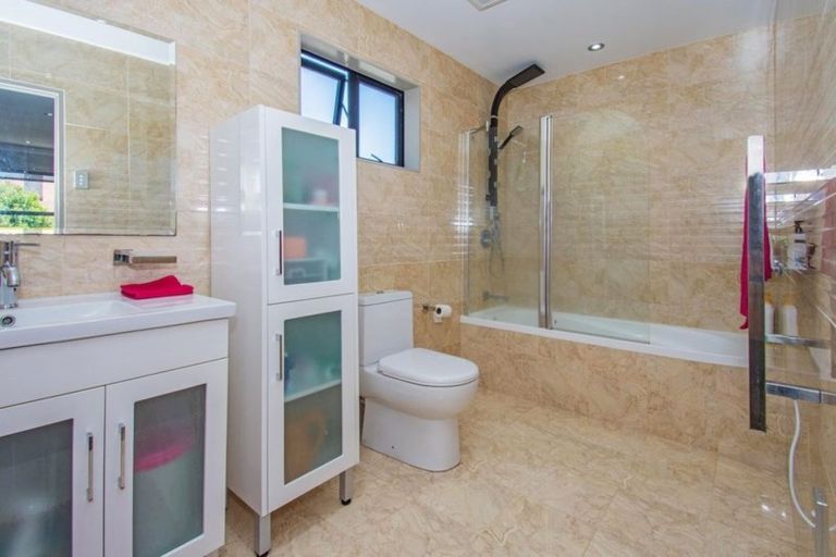 Photo of property in 110a Gray Avenue, Papatoetoe, Auckland, 2024