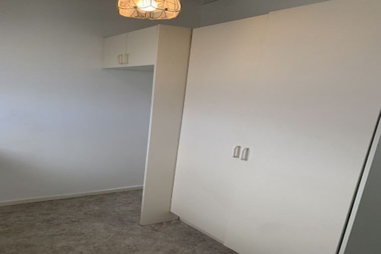 Photo of property in 1/26 Peterhouse Place, West Harbour, Auckland, 0618