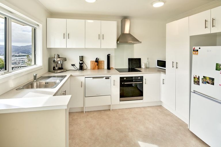 Photo of property in 8a Nikau Road, Point Howard, Lower Hutt, 5013