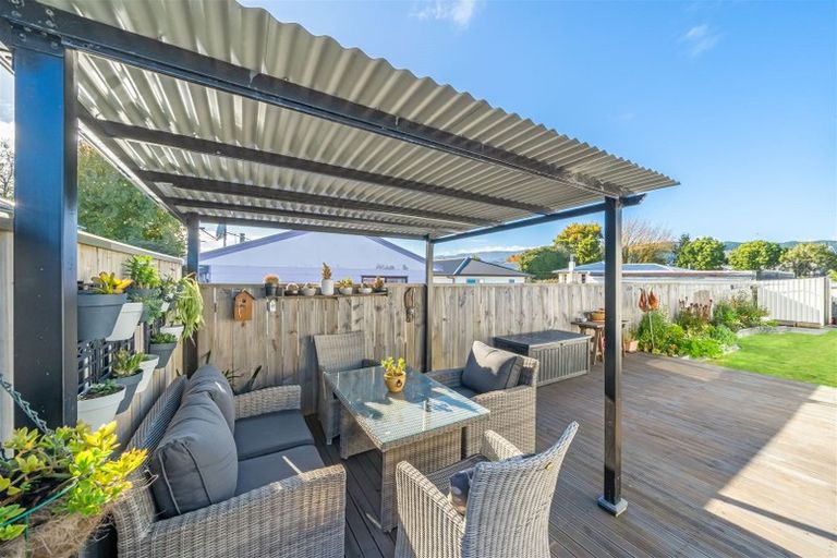 Photo of property in 11 Poulson Grove, Trentham, Upper Hutt, 5018