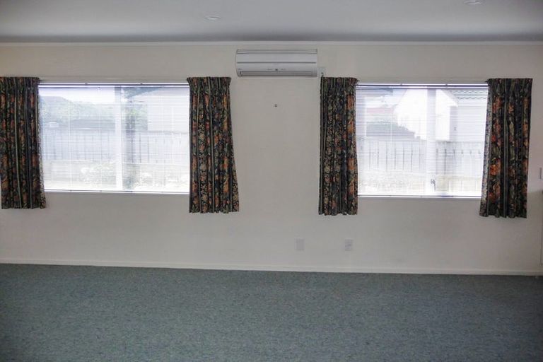 Photo of property in 2/63 Main Road, Titahi Bay, Porirua, 5022