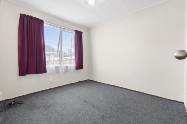 Photo of property in 1/8 Heathberry Close, Papatoetoe, Auckland, 2025