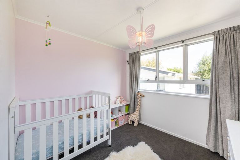 Photo of property in 22 Ruamahanga Crescent, Terrace End, Palmerston North, 4410