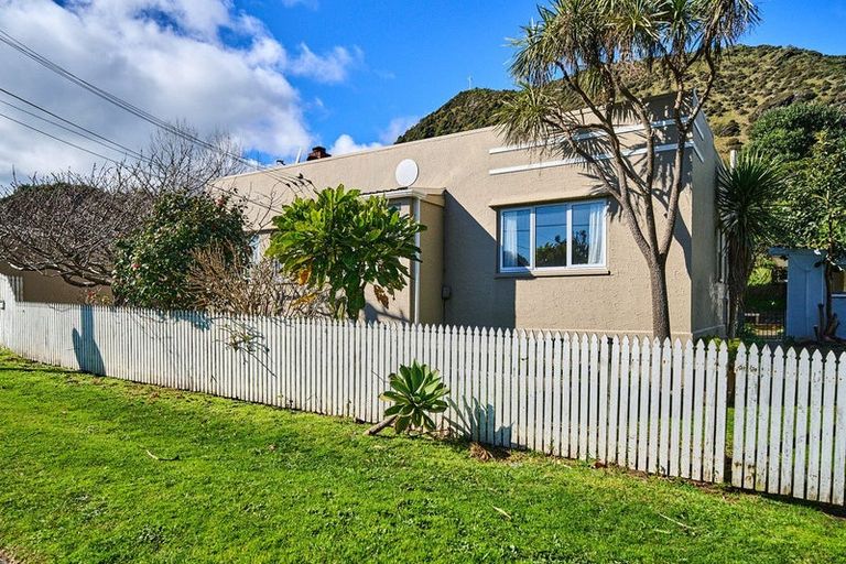 Photo of property in 7 Ames Street, Paekakariki, 5034