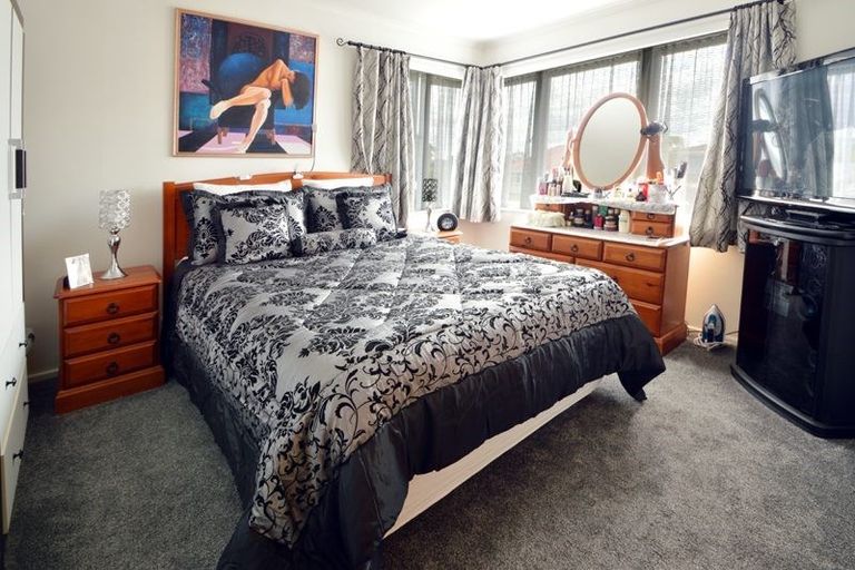 Photo of property in 42 Lynbrooke Avenue, Blockhouse Bay, Auckland, 0600