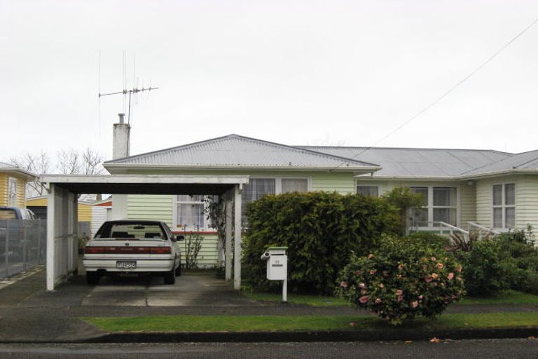 Photo of property in 11 Karaka Crescent, Levin, 5510