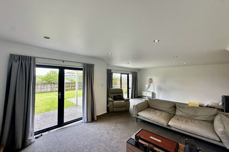 Photo of property in 45 Sonoma Crescent, Oteha, Auckland, 0632