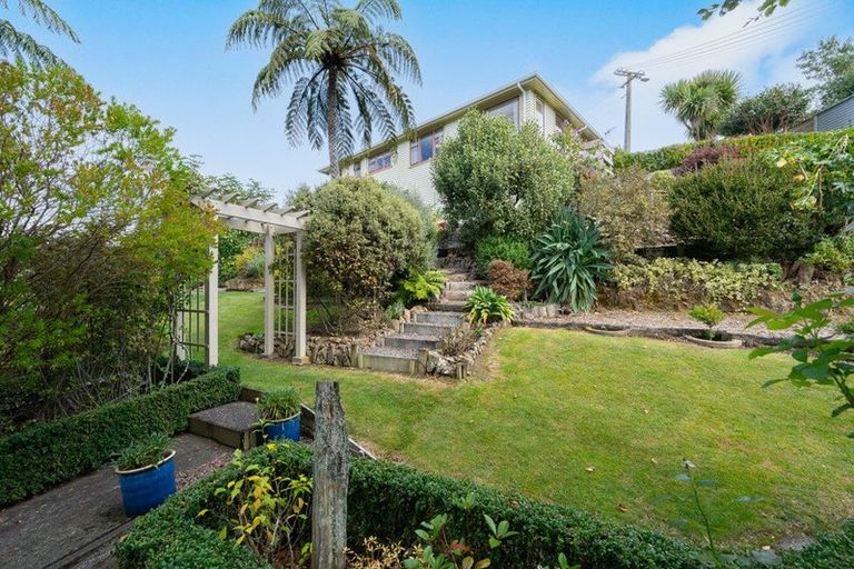 Photo of property in 6 Te Reinga View, Tawa, Wellington, 5028