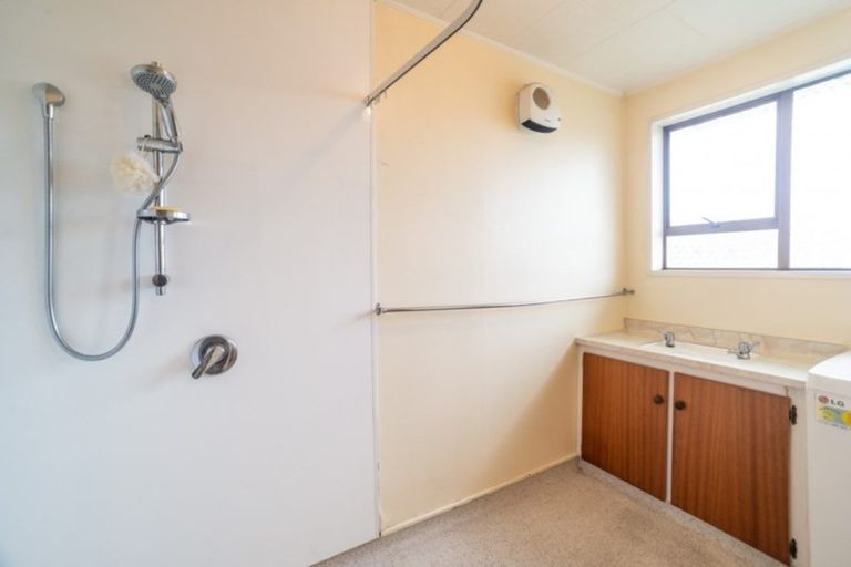 Photo of property in 2/12 Campbell Street, Alexandra, 9320