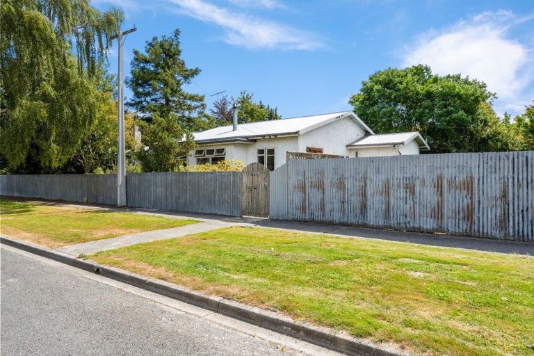 Photo of property in 16 Moore Street, Milton, 9220