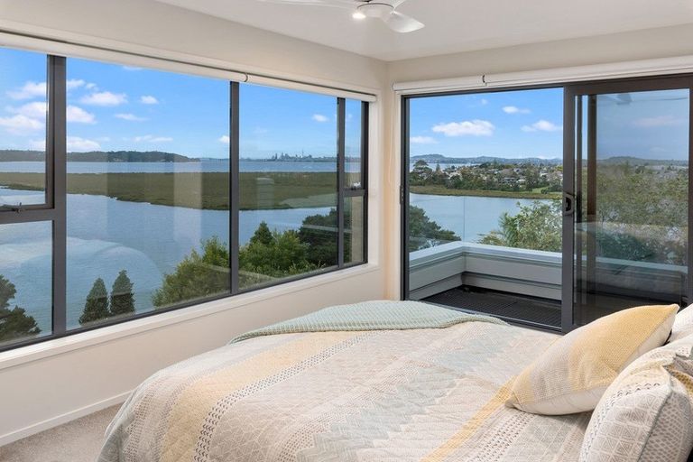 Photo of property in 187 West Harbour Drive, West Harbour, Auckland, 0618