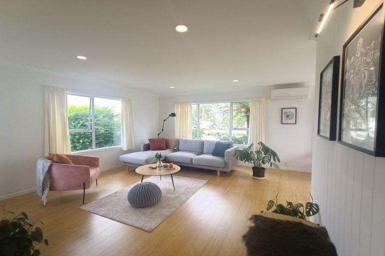 Photo of property in 32 Widmore Drive, Massey, Auckland, 0614