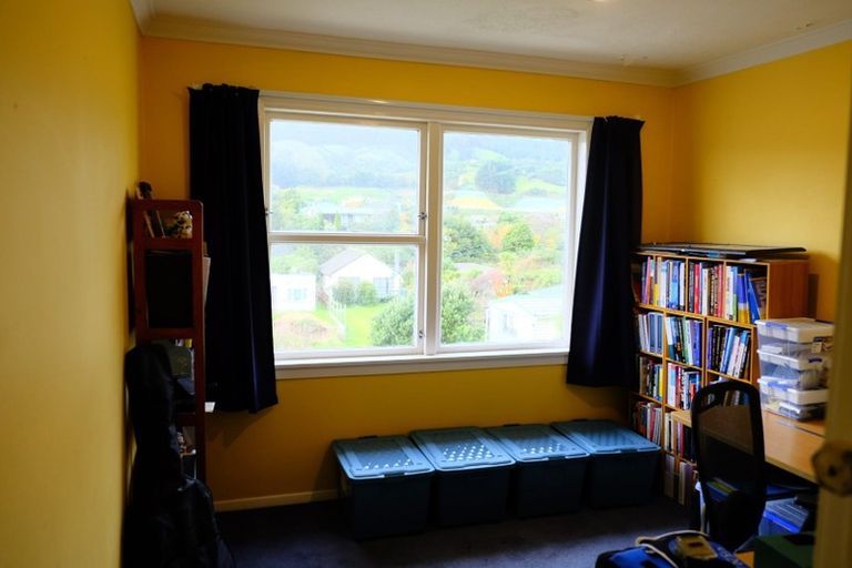 Photo of property in 9 Bell Street, Tawa, Wellington, 5028