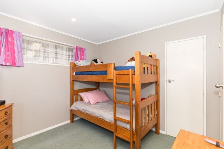 Photo of property in 70 Oakfield Crescent, Pukete, Hamilton, 3200
