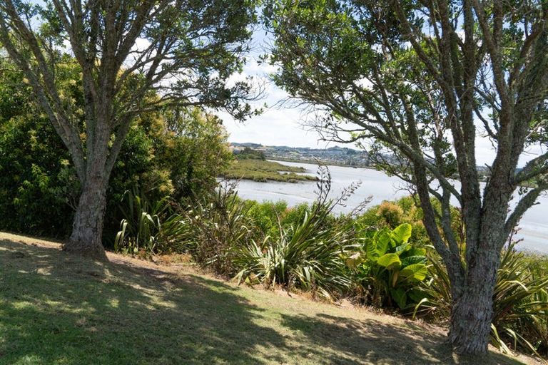 Photo of property in 36 Moffat Road, Red Beach, 0932