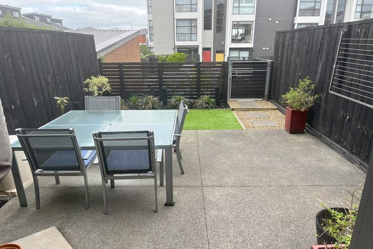 Photo of property in 32 Hobsonville Point Road, Hobsonville, Auckland, 0616