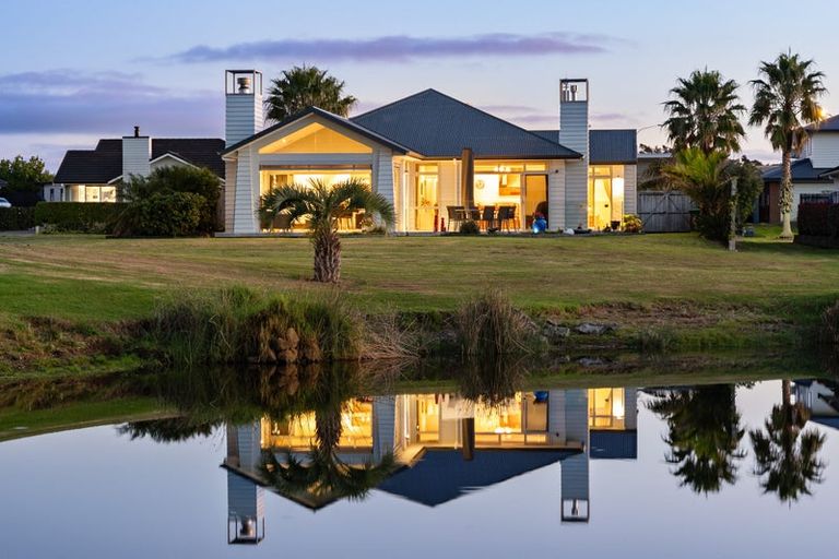 Photo of property in 89 Barbados Way, One Tree Point, 0118