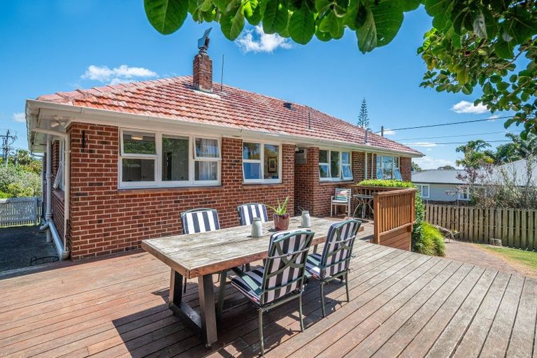 Photo of property in 279 Glengarry Road, Glen Eden, Auckland, 0602