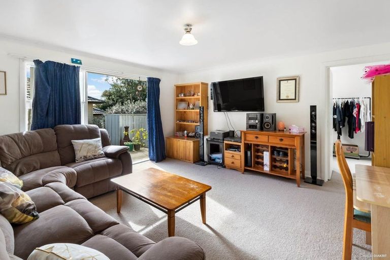 Photo of property in 1/20 Marlborough Avenue, Glenfield, Auckland, 0629