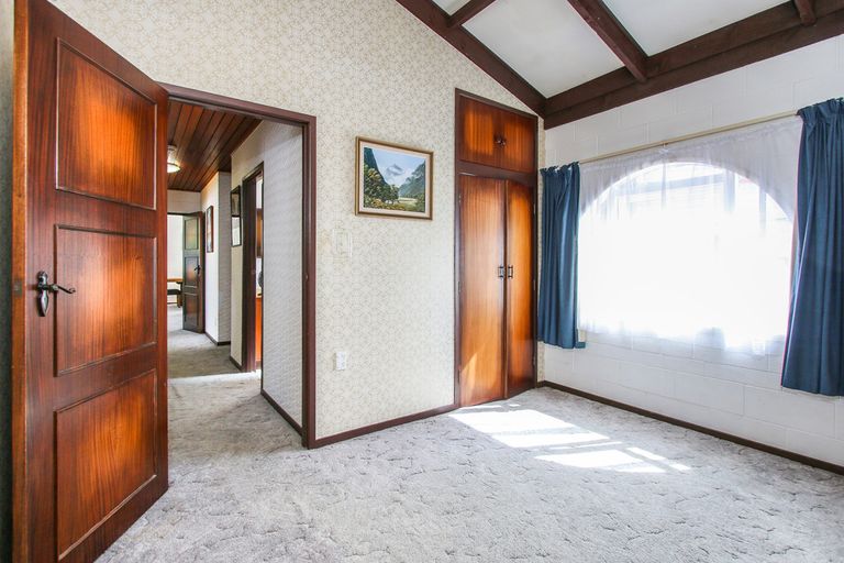 Photo of property in 1/164 Titirangi Road, New Lynn, Auckland, 0600