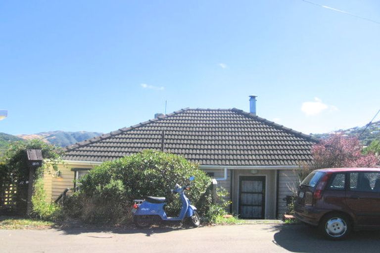 Photo of property in 37 Creswick Terrace, Northland, Wellington, 6012
