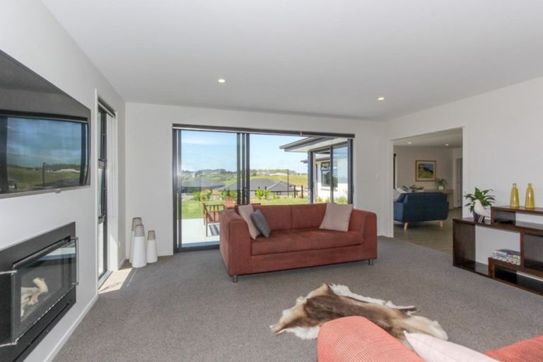 Photo of property in 2 Western Rise, Hurworth, New Plymouth, 4310