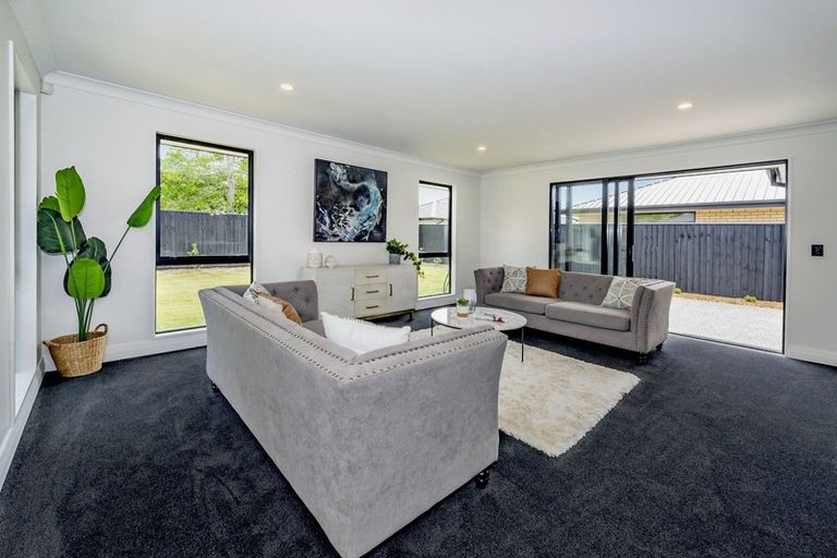 Photo of property in 15 Whitburn Avenue, Halswell, Christchurch, 8025