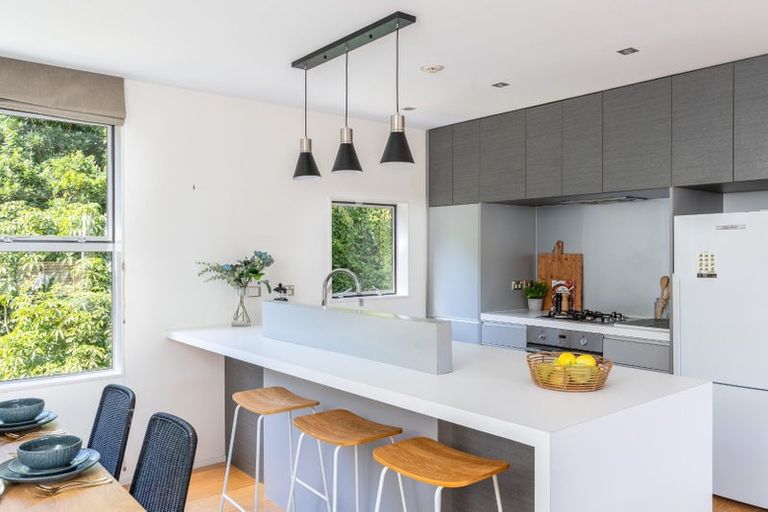 Photo of property in 10 Saddleback Grove, Karori, Wellington, 6012