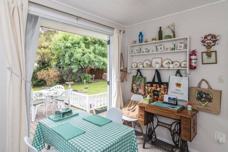 Photo of property in 9 Lesley Grove, Waikanae, 5036