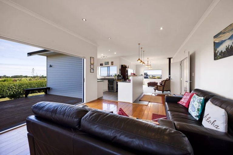 Photo of property in 630 South Road, Omata, New Plymouth, 4374