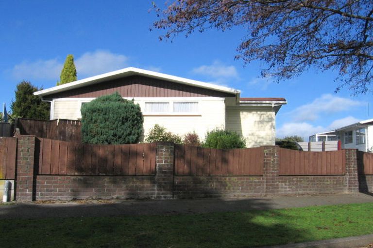 Photo of property in 28 Raglan Avenue, Cloverlea, Palmerston North, 4412
