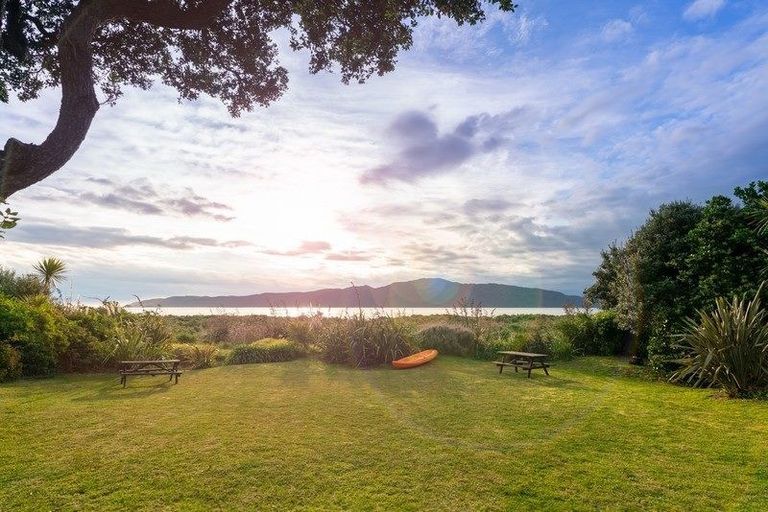 Photo of property in 23 Manly Street, Paraparaumu Beach, Paraparaumu, 5032