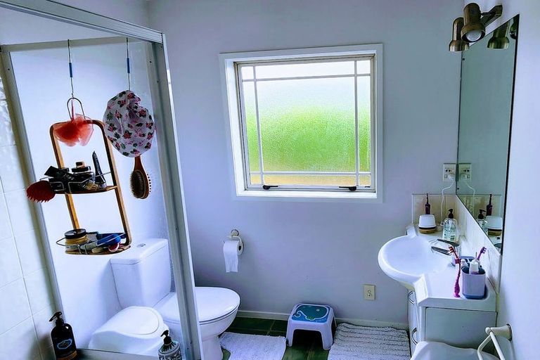 Photo of property in 147a Hobsonville Road, West Harbour, Auckland, 0618