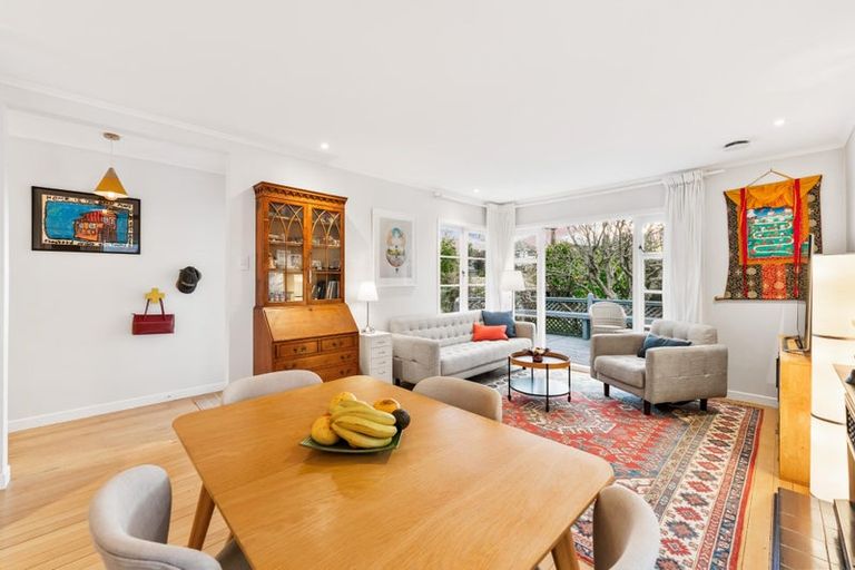 Photo of property in 9 Devon Street, Te Atatu South, Auckland, 0610