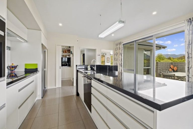 Photo of property in 1 Hardie Place, Albert Town, Wanaka, 9305