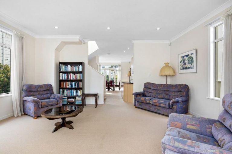 Photo of property in 35b Hobson Crescent, Thorndon, Wellington, 6011