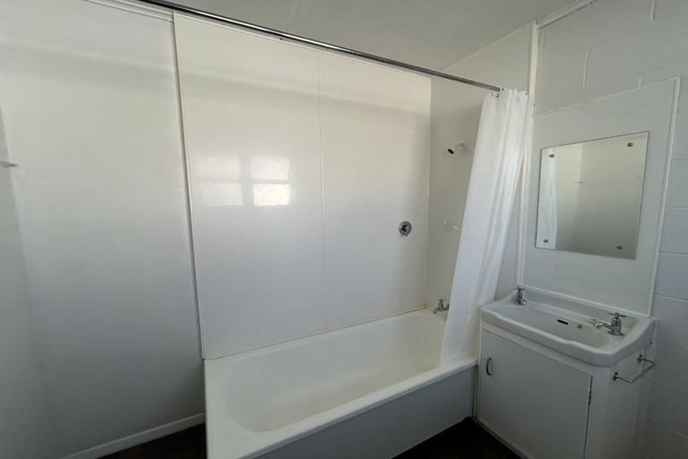 Photo of property in 6 Erin Street, Hokowhitu, Palmerston North, 4410