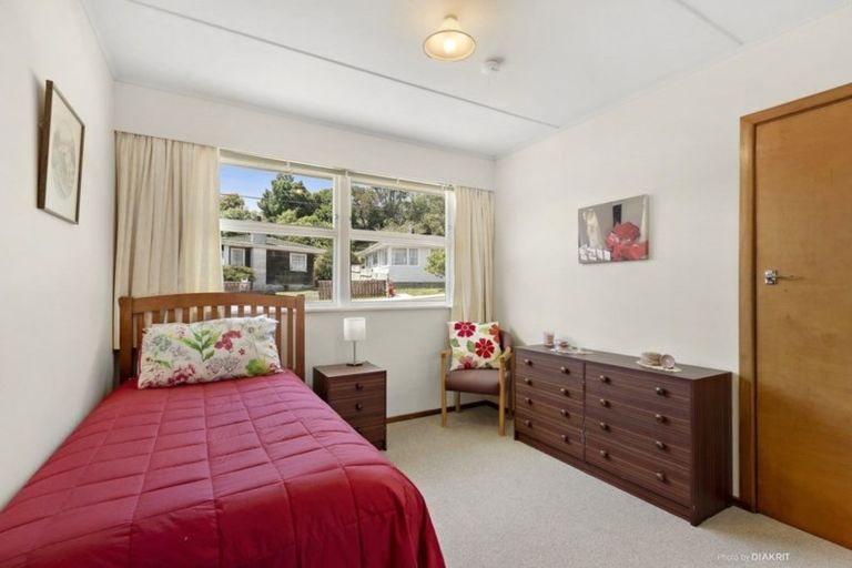 Photo of property in 53 Catherine Crescent, Paparangi, Wellington, 6037