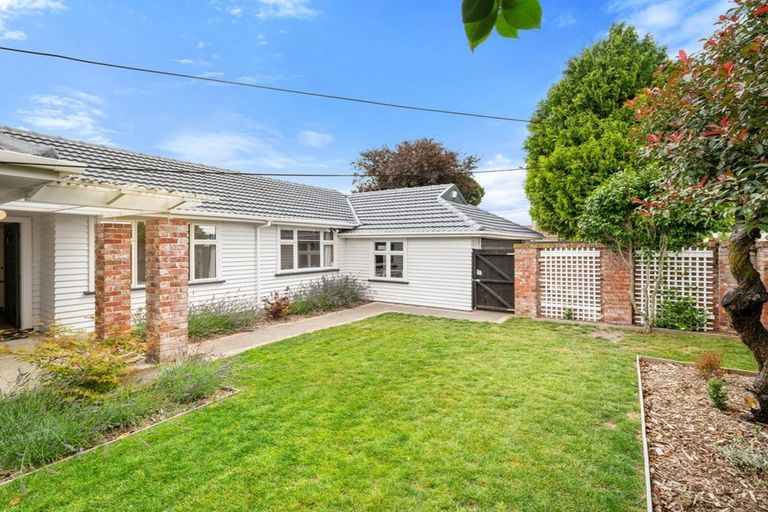 Photo of property in 1/180 Avonhead Road, Avonhead, Christchurch, 8042