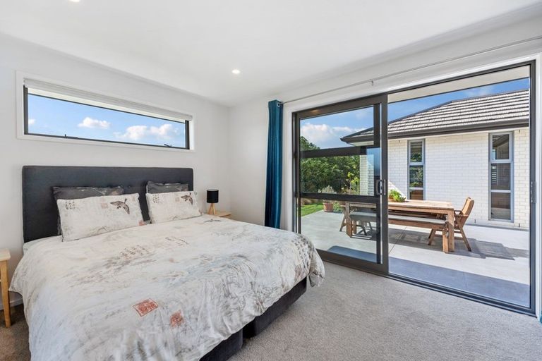 Photo of property in 6 Greenridge Lane, Merrilands, New Plymouth, 4312