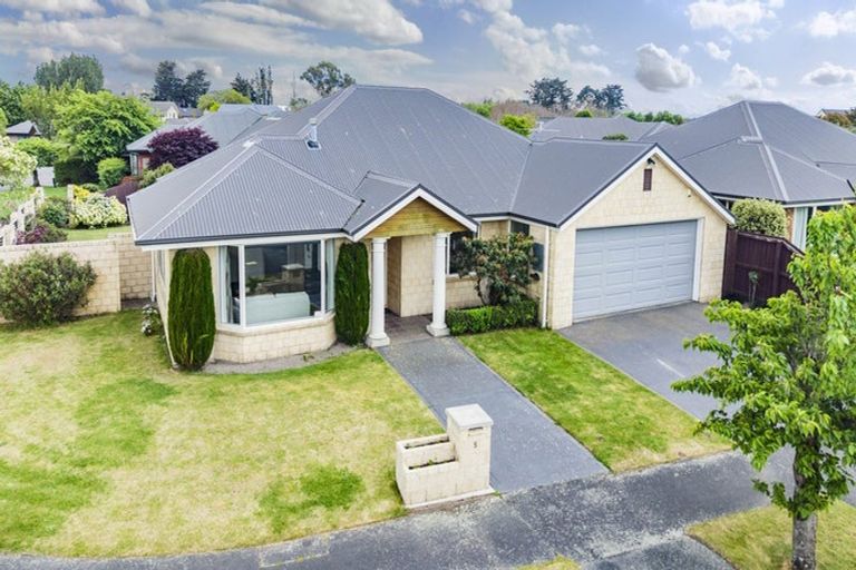 Photo of property in 5 Harrys Way, Redwood, Christchurch, 8051