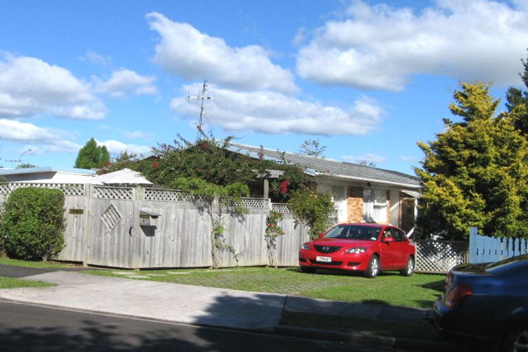 Photo of property in 6 Edgar Pearce Place, Howick, Auckland, 2014